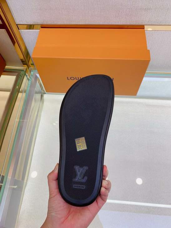 Picture of Louis Vuitton Slippers _SKULVsz39-45mnf03351398